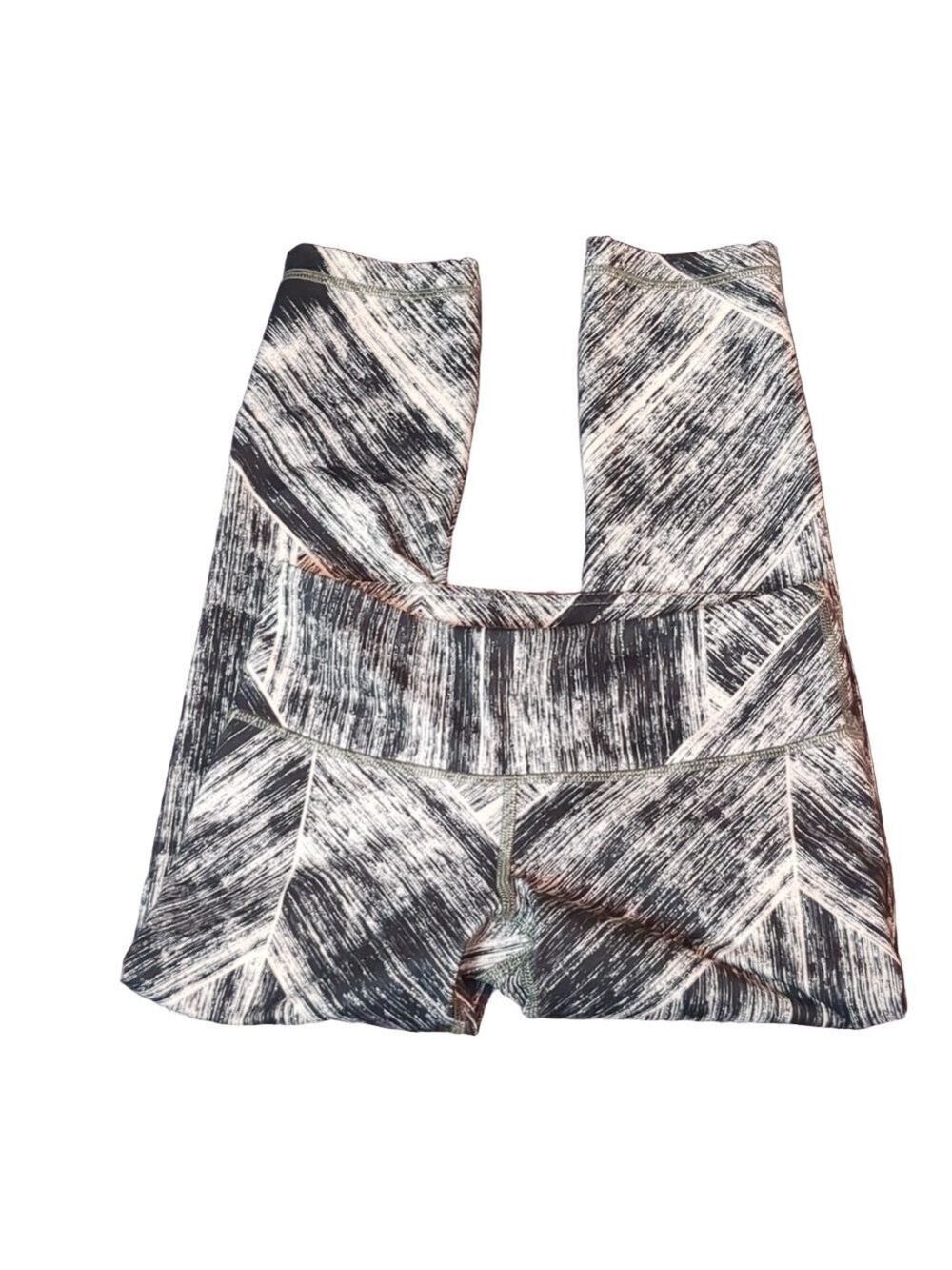 Lululemon Wunder Under Crop II *Full-On LuonHeat Wave White Black size 4